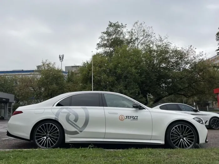 Фото - Брендирование Mercedes S-Класс — «ЯРД»