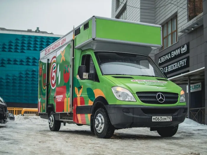 Фото - Брендирование Mercedes Sprinter — «Пятерочка»