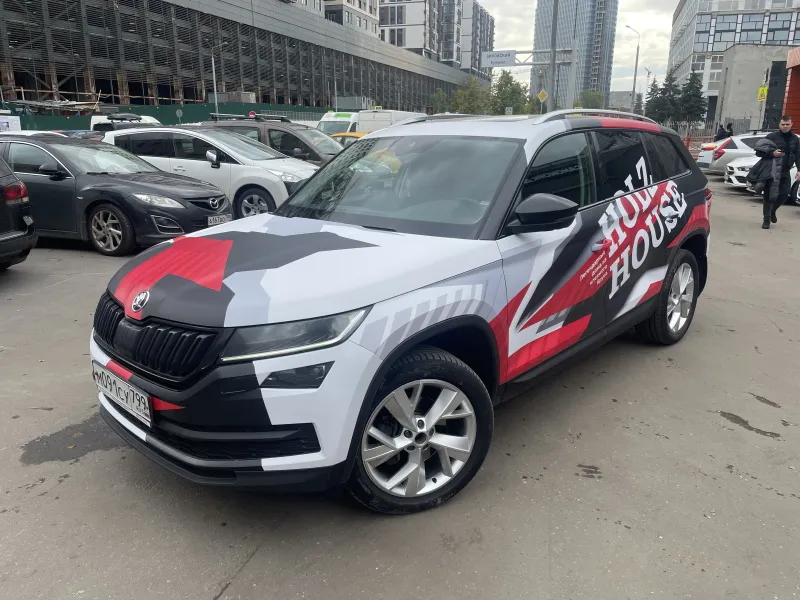 Брендирование Skoda Kodiaq — HOLZ HOUSE