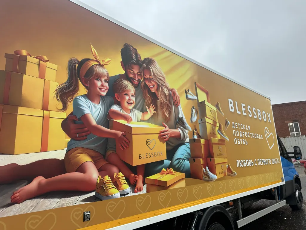 Брендирование грузовика Isuzu — Blessbox