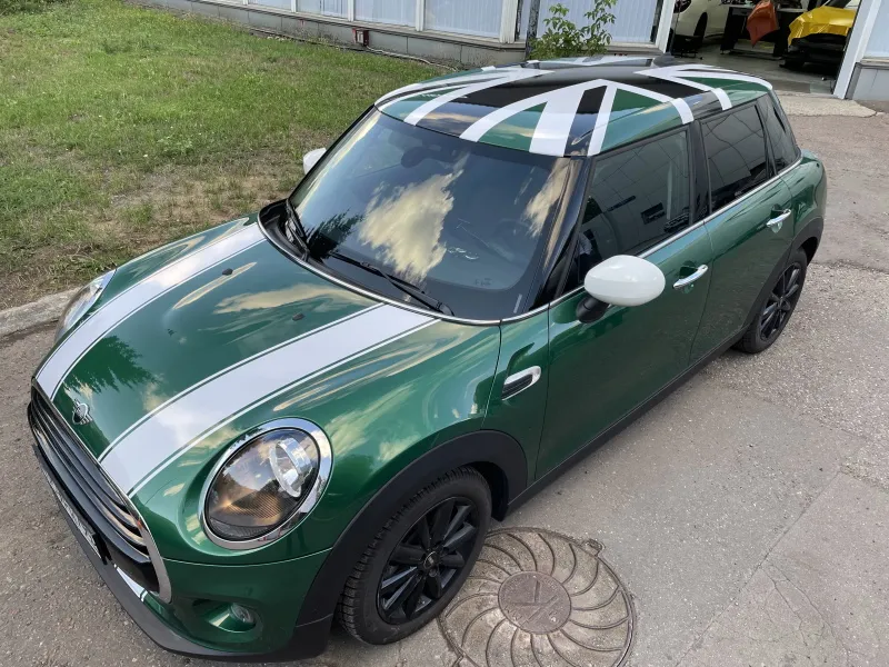 Британский флаг на Mini Cooper 