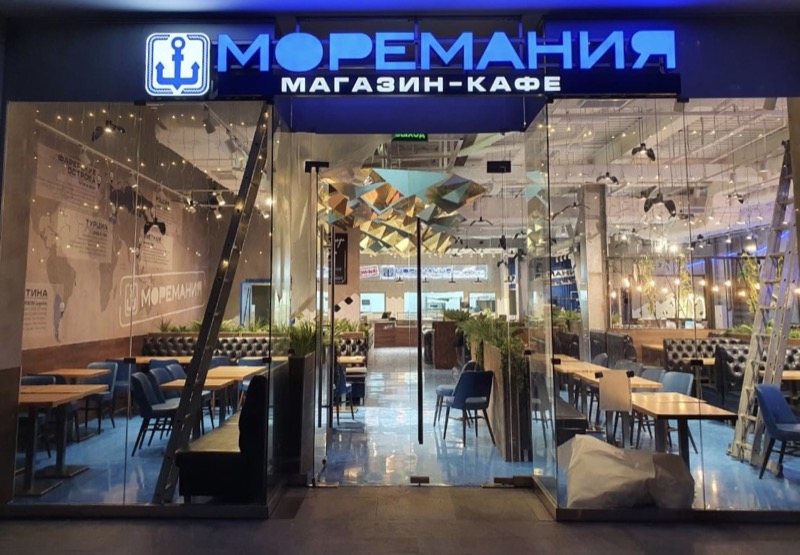 Оформление входной группы ресторана Моремания в Москве